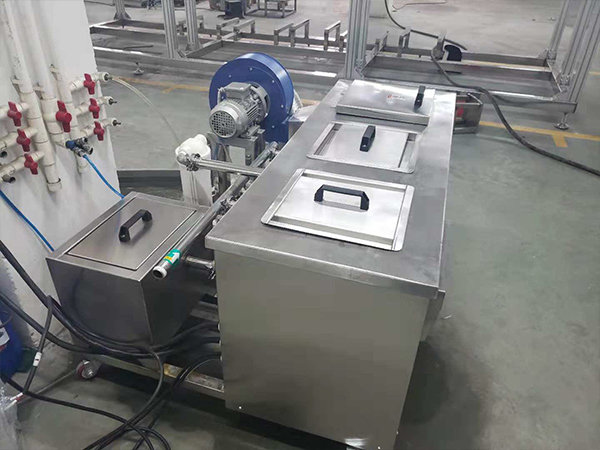 Ultrasonic cleaning machine