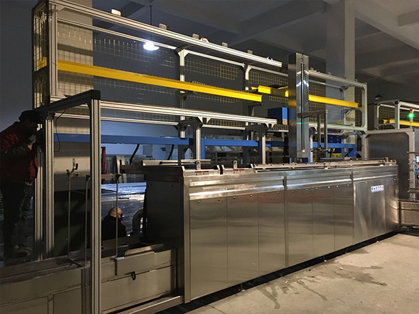 Ultrasonic cleaning machine