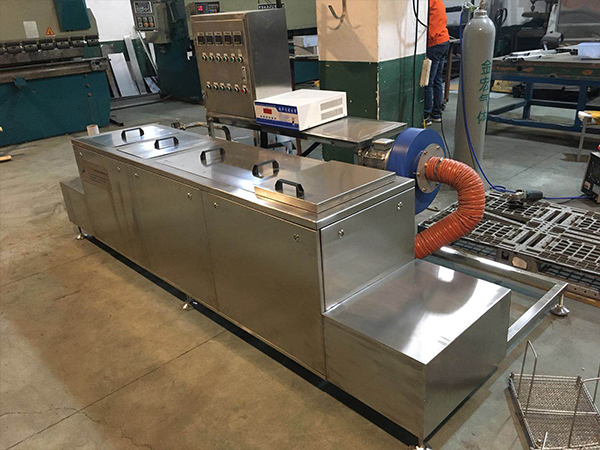 Ultrasonic cleaning machine